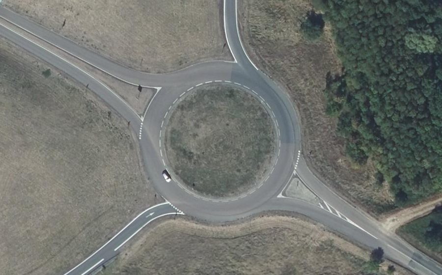 Vue aérienne du Rond-point anonyme n°24409709