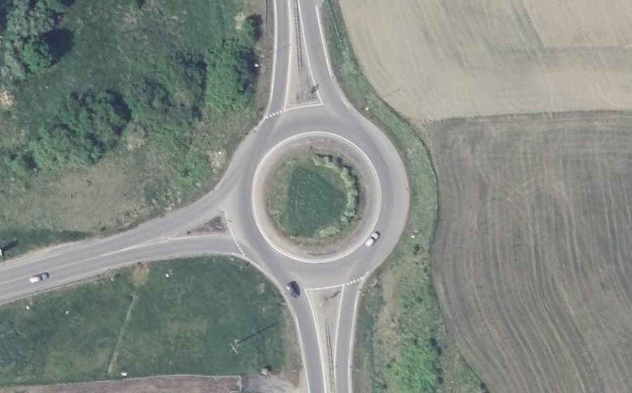 Vue aérienne du Rond-point anonyme n°24414595