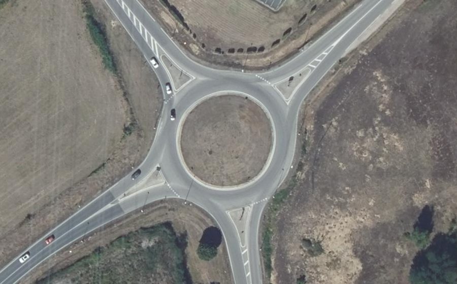 Vue aérienne du Rond-point anonyme n°24416861