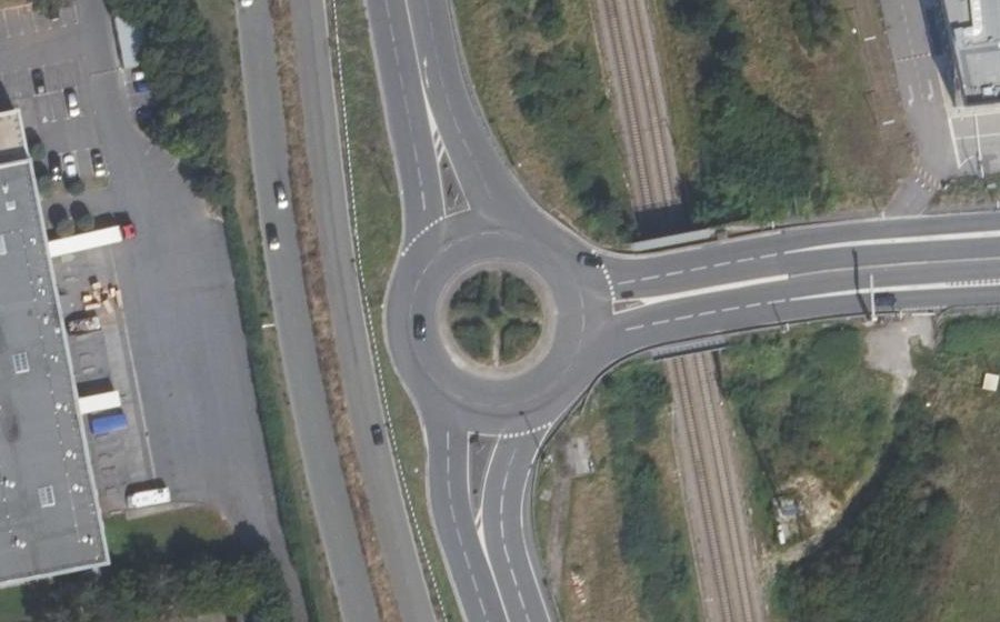 Vue aérienne du Rond-point anonyme n°244175198