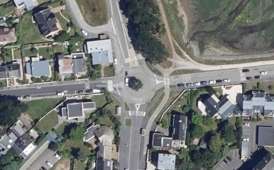 Vue aérienne du Rond-point anonyme n°24417753