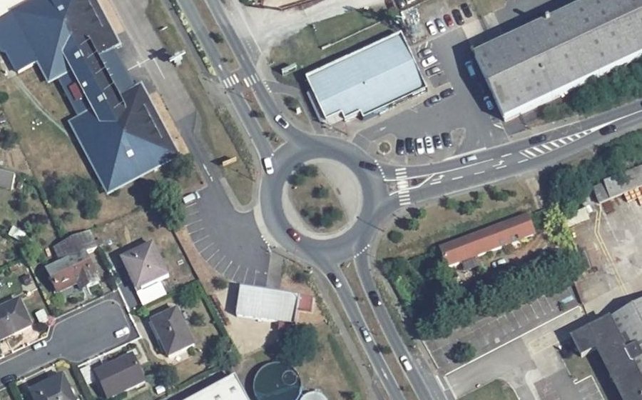 Vue aérienne du Rond-point anonyme n°244271997