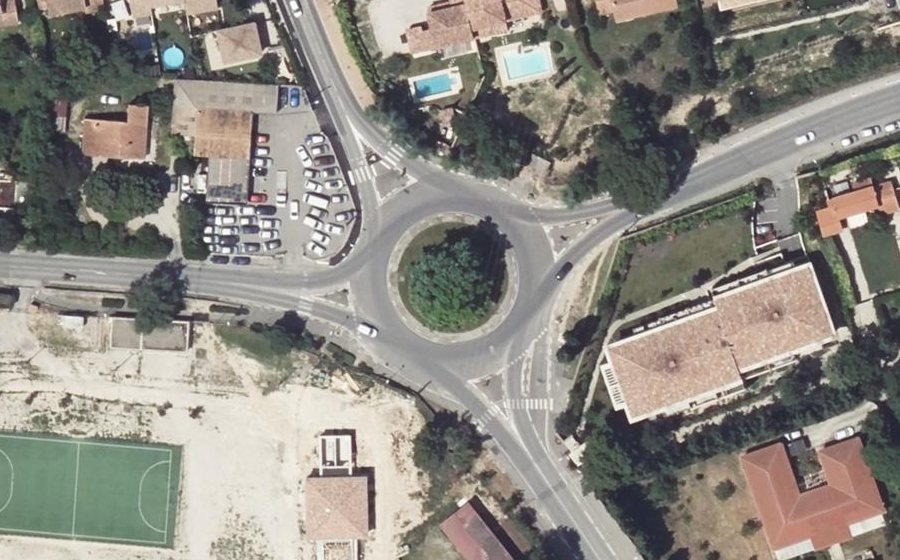 Vue aérienne du Rond-point anonyme n°24428274