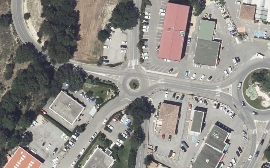 Vue aérienne du Rond-point anonyme n°24428371