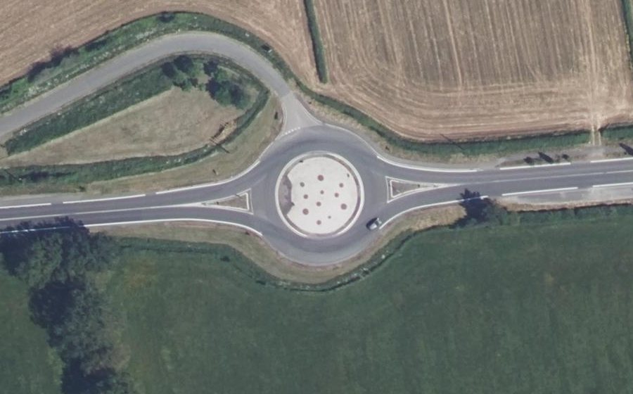 Vue aérienne du Rond-point anonyme n°24432121