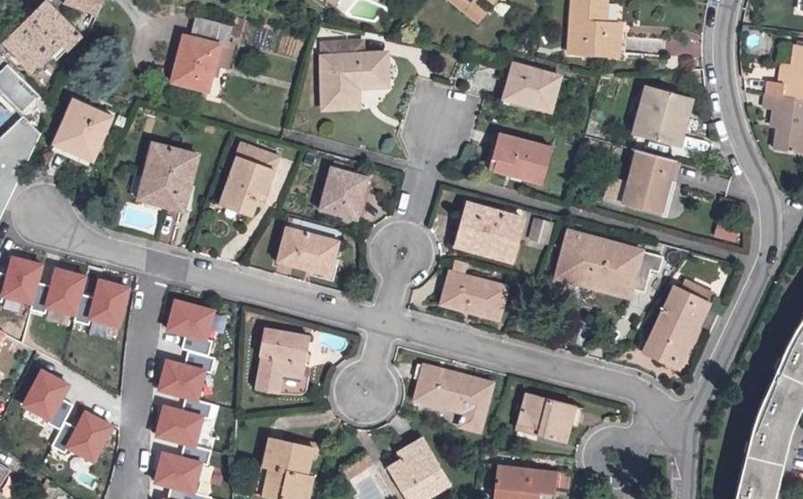 Vue aérienne du Rond-point anonyme n°244322348