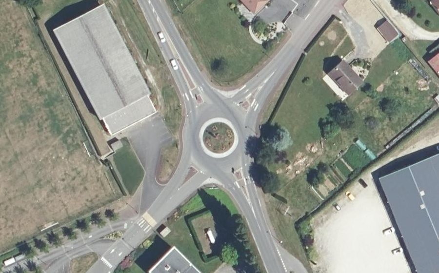 Vue aérienne du Rond-point anonyme n°24433245