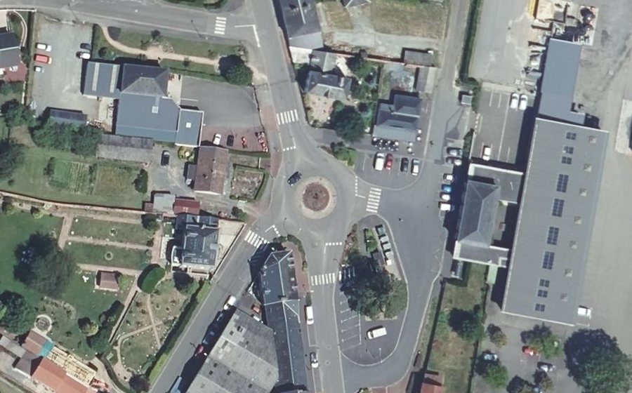 Vue aérienne du Rond-point anonyme n°24433534