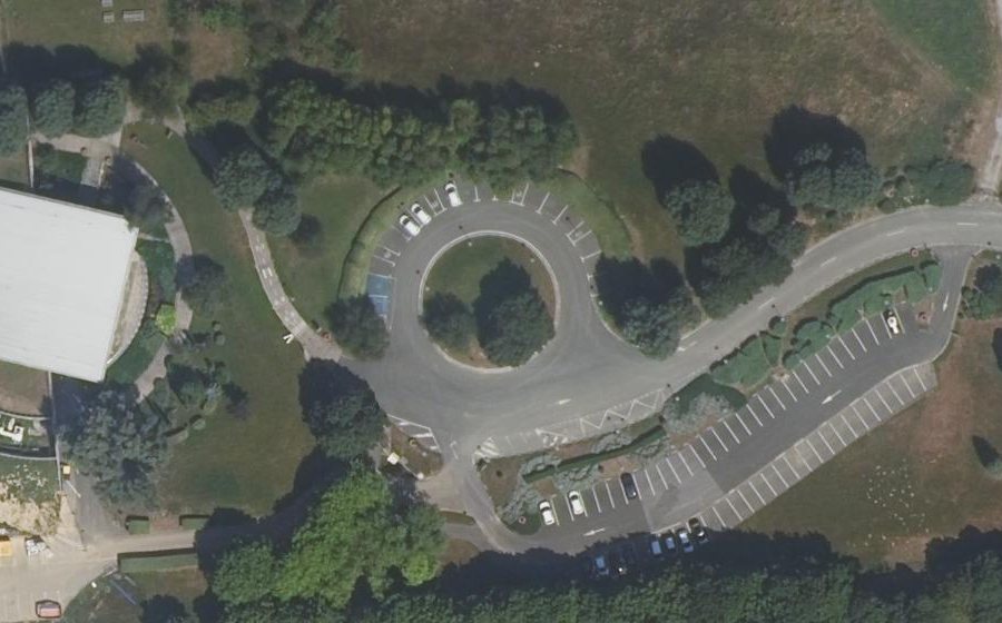 Vue aérienne du Rond-point anonyme n°244339426