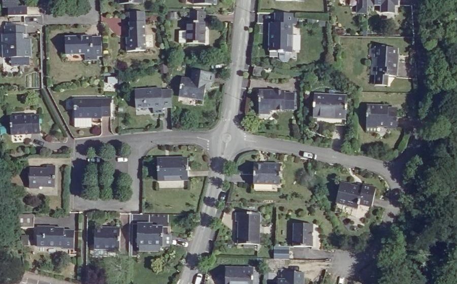 Vue aérienne du Rond-point anonyme n°244380160