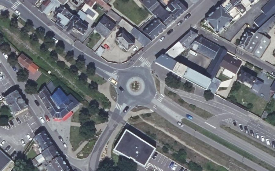 Vue aérienne du Rond-point anonyme n°24451297