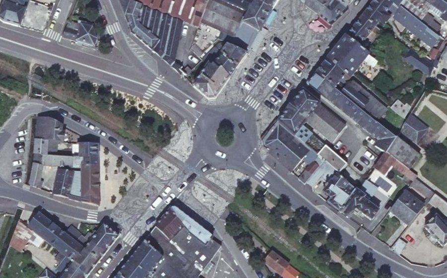 Vue aérienne du Rond-point anonyme n°24451359