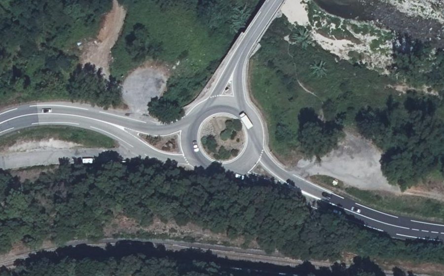 Vue aérienne du Rond-point anonyme n°24452415