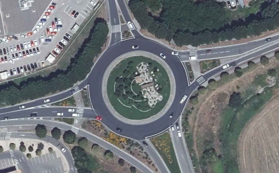 Vue aérienne du Rond-point anonyme n°24452647