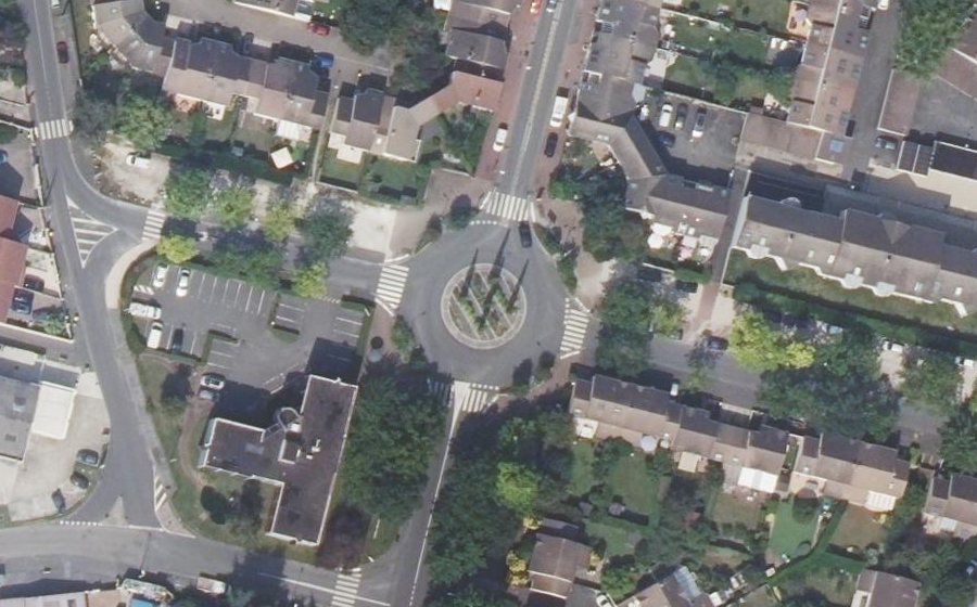 Vue aérienne du Rond-point anonyme n°24453020