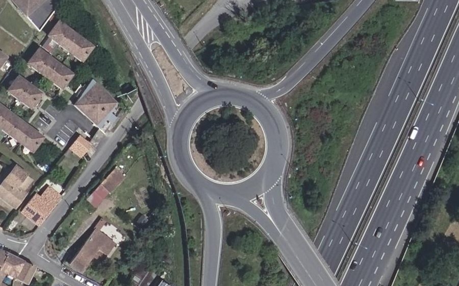 Vue aérienne du Rond-point anonyme n°24464466