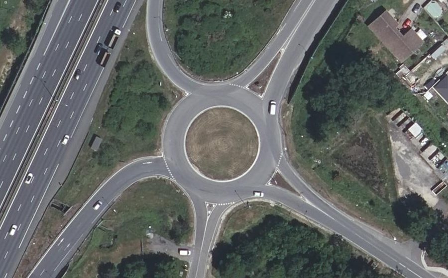 Vue aérienne du Rond-point anonyme n°24464468