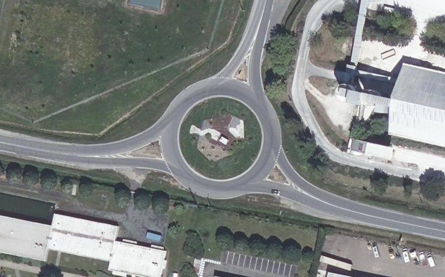 Vue aérienne du Rond-point anonyme n°24464472