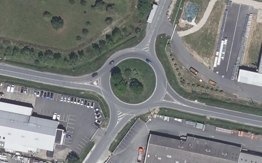 Vue aérienne du Rond-point anonyme n°24464474