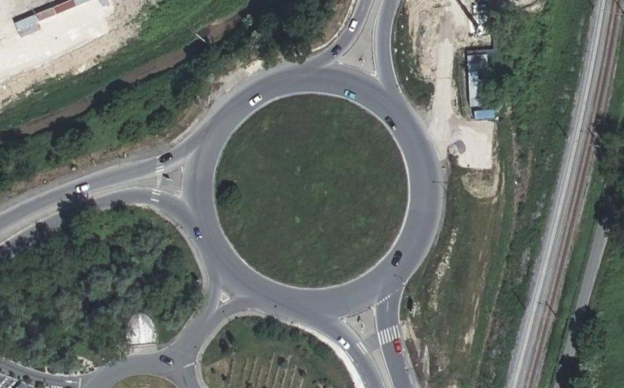 Vue aérienne du Rond-point anonyme n°24464557