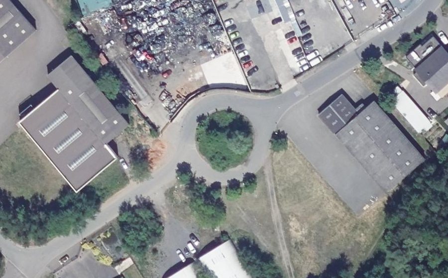 Vue aérienne du Rond-point anonyme n°24469485