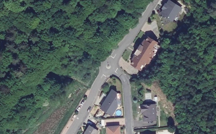 Vue aérienne du Rond-point anonyme n°24469507
