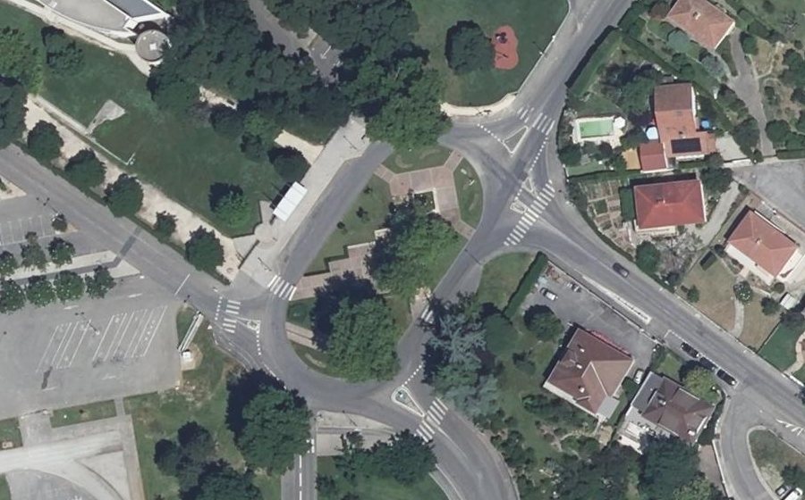 Vue aérienne du Rond-point anonyme n°24469516