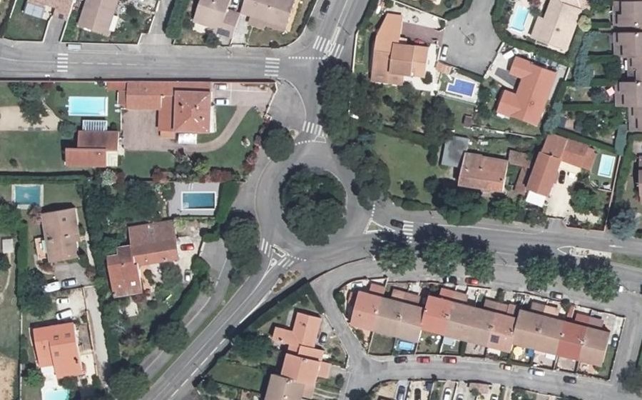 Vue aérienne du Rond-point anonyme n°24469523
