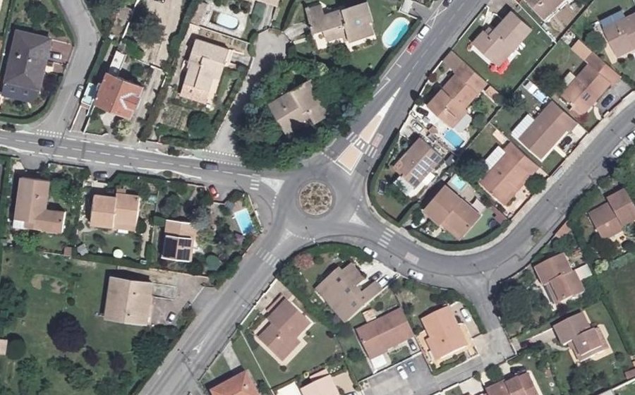 Vue aérienne du Rond-point anonyme n°24469531
