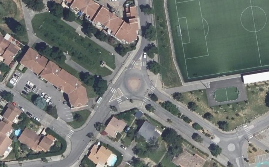Vue aérienne du Rond-point anonyme n°24469536