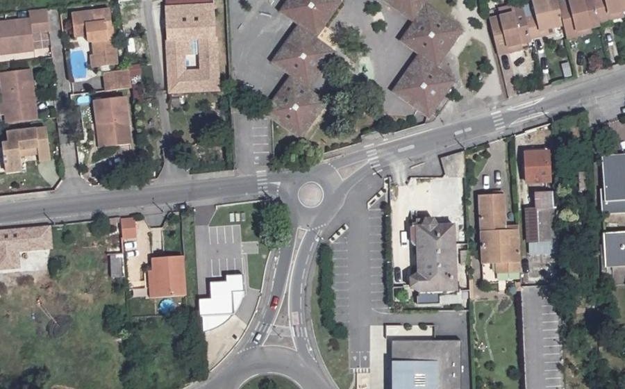 Vue aérienne du Rond-point anonyme n°24469538