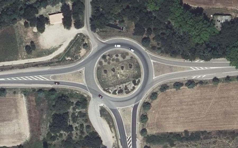 Vue aérienne du Rond-point anonyme n°24470632