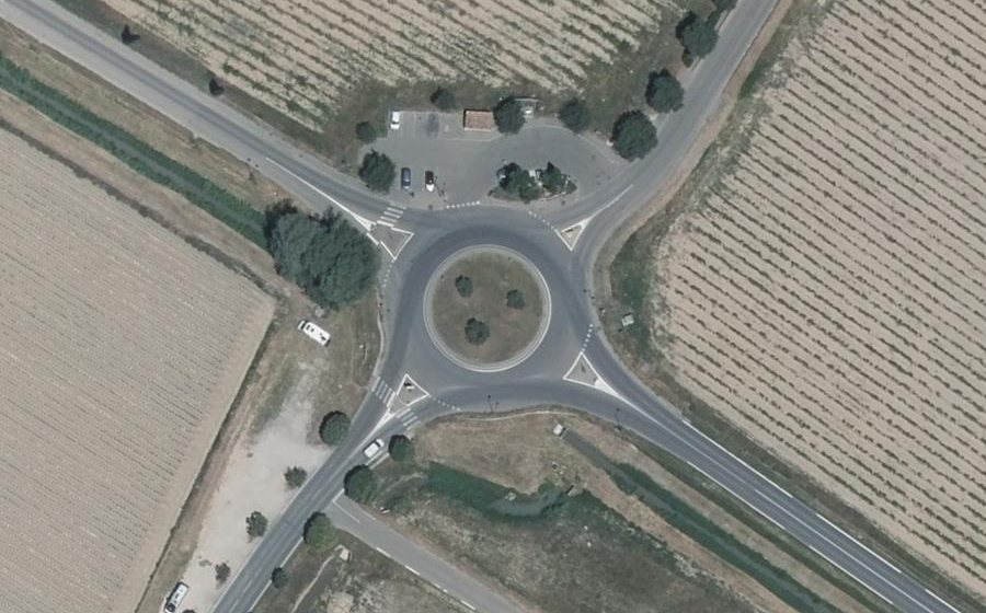 Vue aérienne du Rond-point anonyme n°24471070