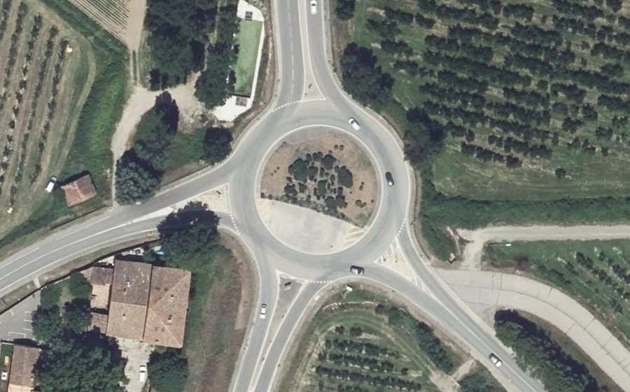 Vue aérienne du Rond-point anonyme n°24471218