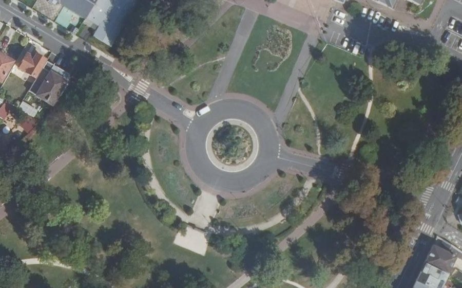 Vue aérienne du Rond-Point du 8 Mai 1945