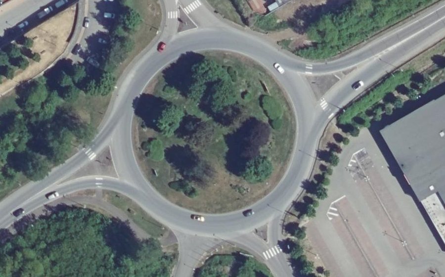 Vue aérienne du Rond-point anonyme n°24481017