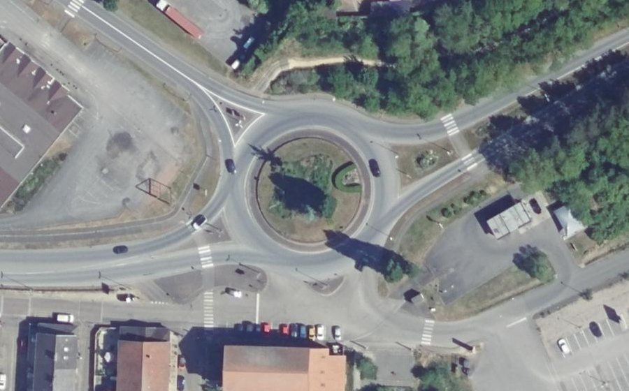 Vue aérienne du Rond-point anonyme n°24481059