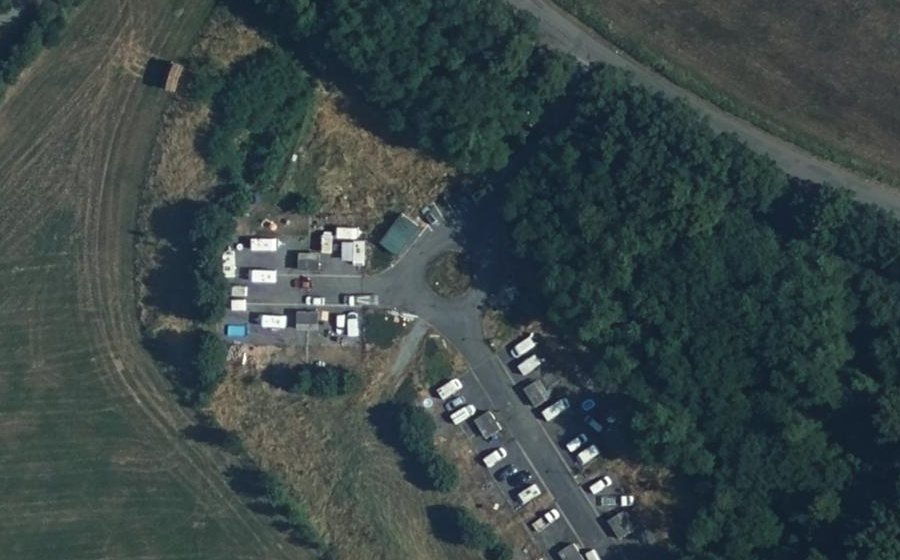 Vue aérienne du Rond-point anonyme n°244828607