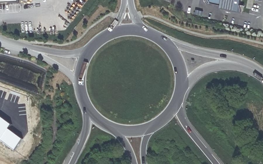 Vue aérienne du Rond-point anonyme n°24486162