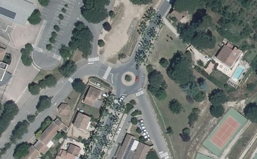 Vue aérienne du Rond-point anonyme n°24486614