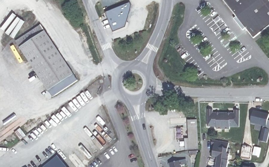 Vue aérienne du Rond-point anonyme n°24486638