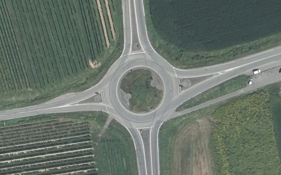 Vue aérienne du Rond-point anonyme n°24499956