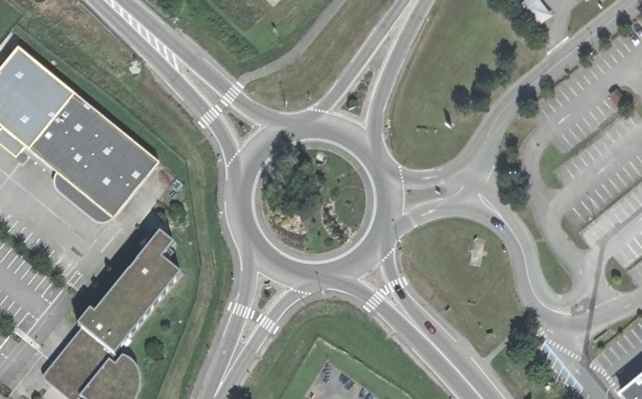 Vue aérienne du Rond-point anonyme n°24500178