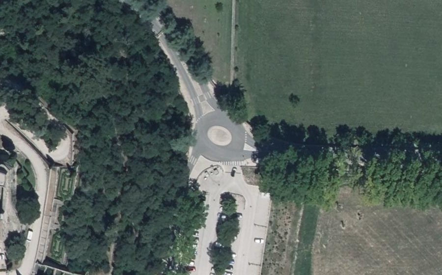 Vue aérienne du Rond-point anonyme n°24500391