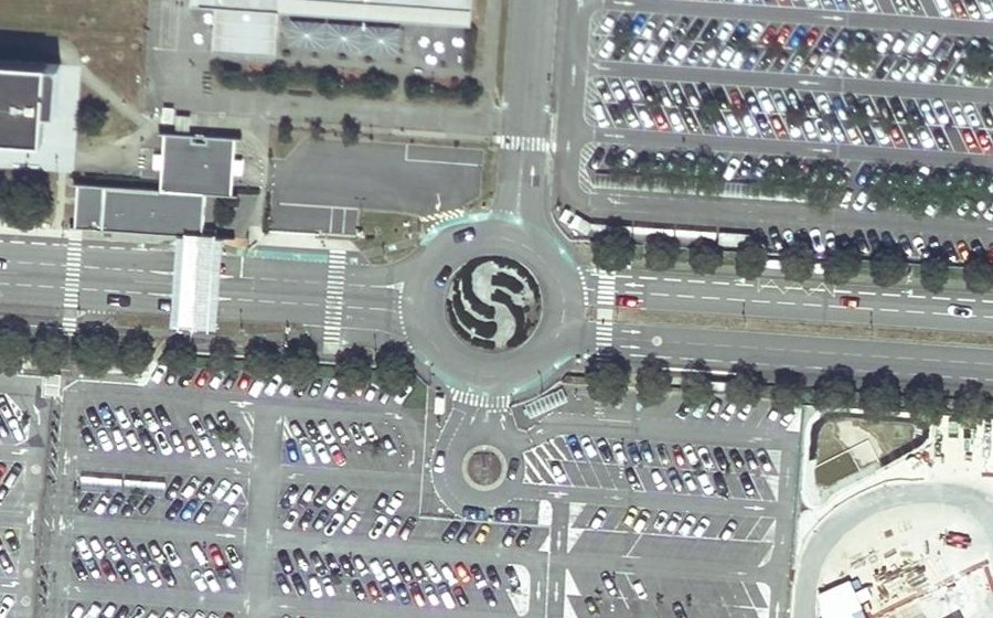 Vue aérienne du Rond-point anonyme n°24500627