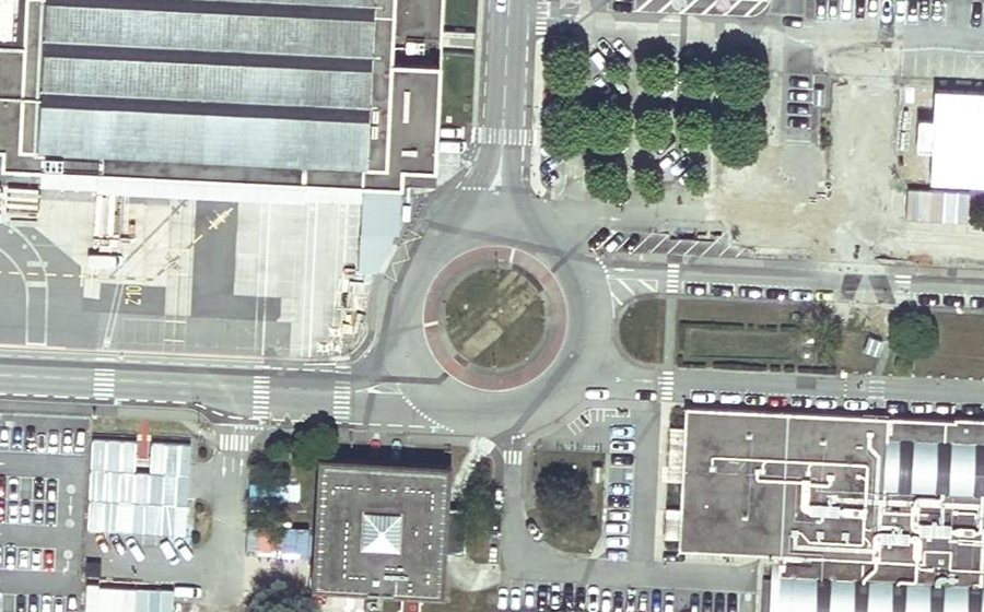 Vue aérienne du Rond-point anonyme n°24500634