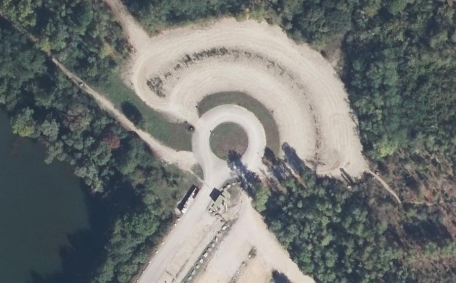 Vue aérienne du Rond-point anonyme n°245020525
