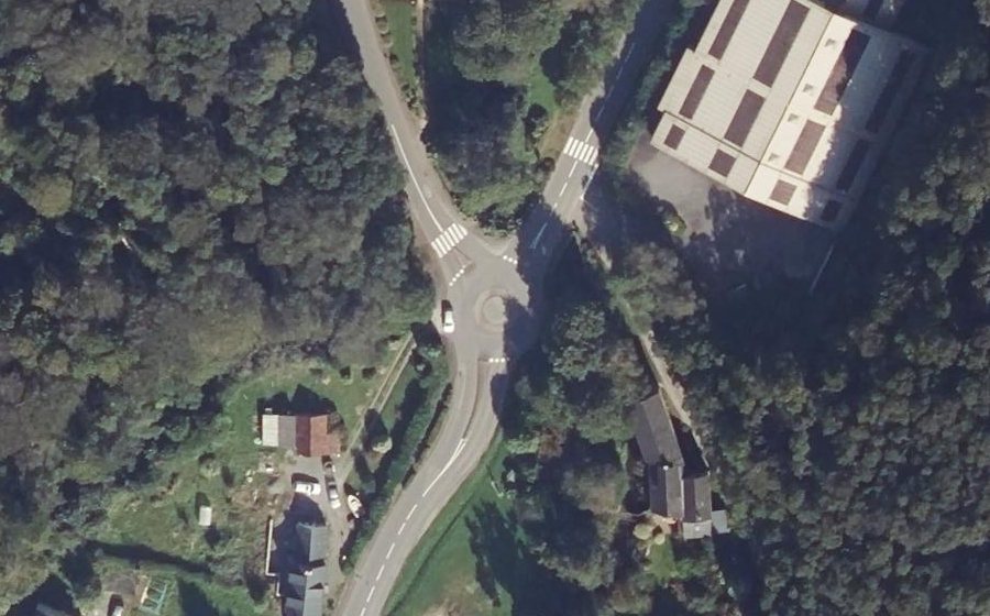Vue aérienne du Rond-point anonyme n°245054855