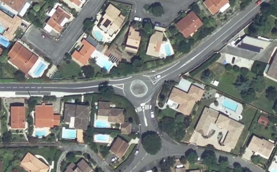 Vue aérienne du Rond-point anonyme n°24507217