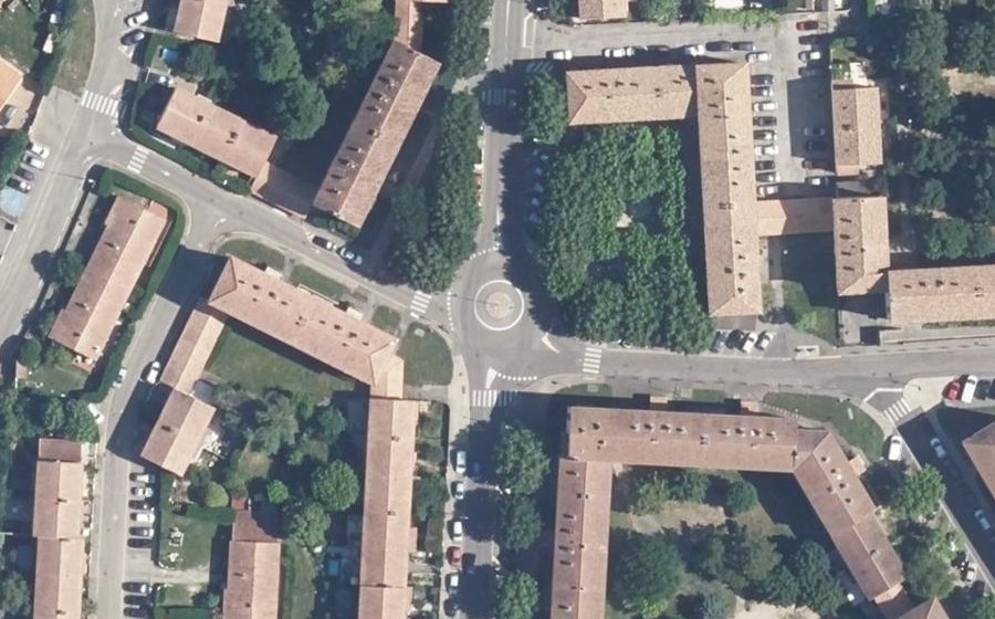 Vue aérienne du Rond-point anonyme n°24514485